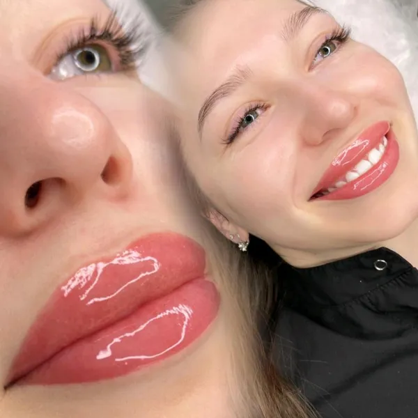 Creme Lashes - Lips up close